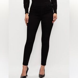 Laura Essential Slim Leg Pull-On Jeans Black